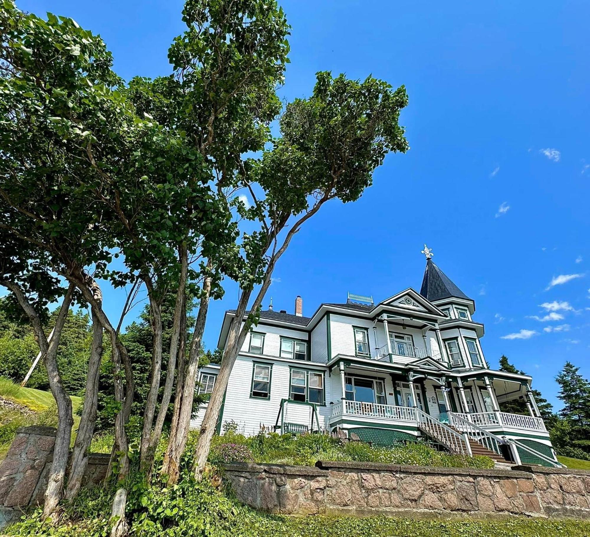 Le Manoir Du Vieux Presbytere Port-Daniel Kültér fotó