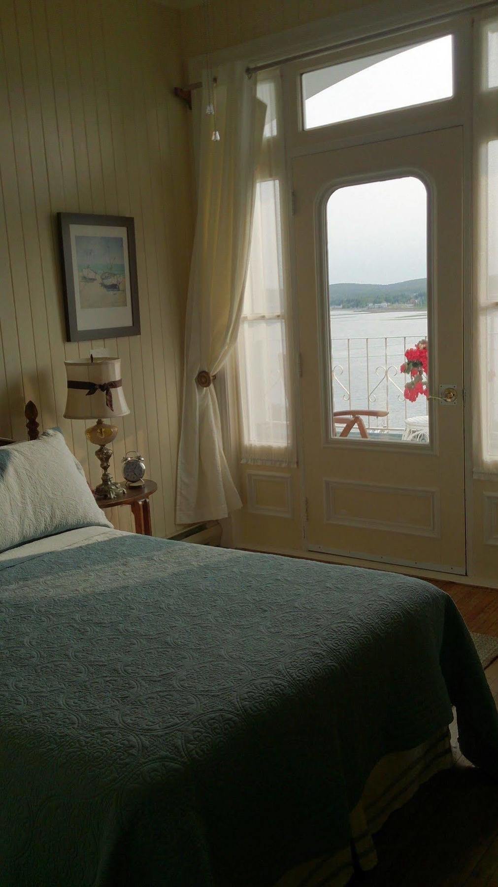 Le Manoir Du Vieux Presbytere Port-Daniel Kültér fotó